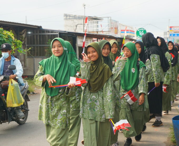 "Siswa-siswi MTs Raudlatul Qur’an Batam ikut memeriahkan pawai semarak kemerdekaan ✨ "Siswa-siswi MTs Raudlatul Qur’an Batam ikut memeriahkan pawai semarak kemerdekaan ✨