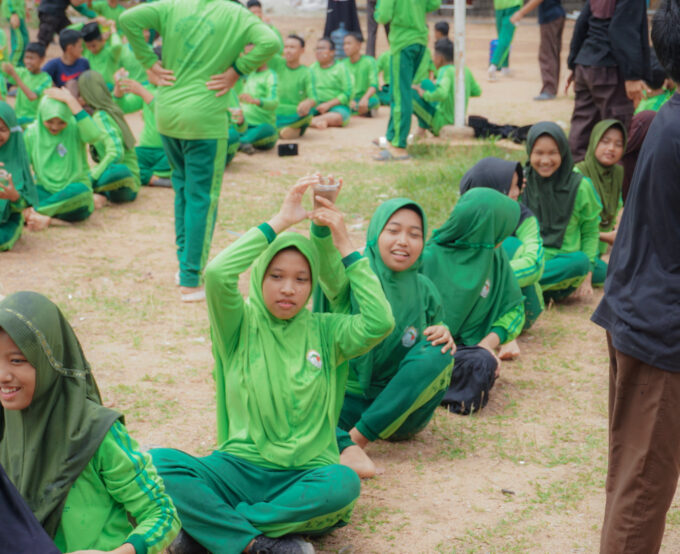 Murid MTs Raudlatul Qur’an Batam tampil penuh semangat dan keceriaan dalam mengikuti lomba kemerdekaan. Murid MTs Raudlatul Qur’an Batam tampil penuh semangat dan keceriaan dalam mengikuti lomba kemerdekaan.