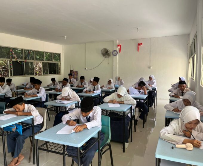 MTs Raudlatul Qur’an Batam Gelar Ujian STS (Sumatif Tengah Semester) Ganjil MTs Raudlatul Qur’an Batam Gelar Ujian STS (Sumatif Tengah Semester) Ganjil