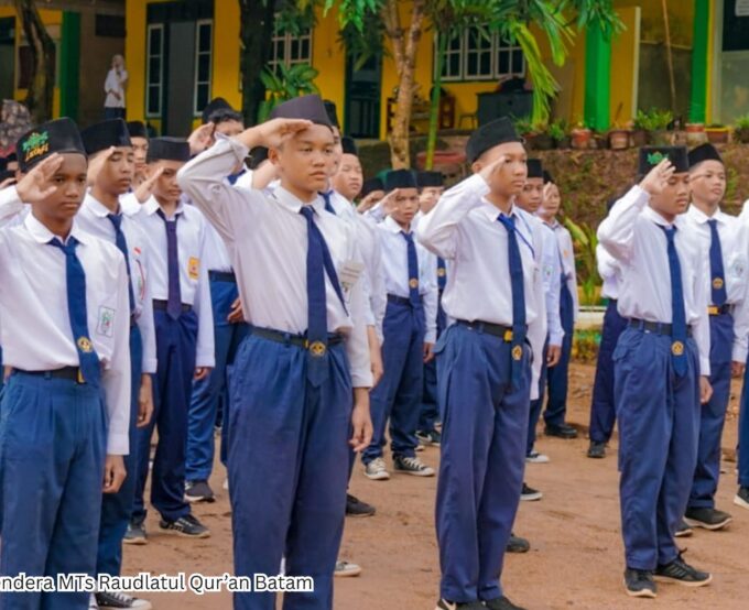 Upacara Bendera MTs Raudlatul Qur’an Batam Upacara Bendera MTs Raudlatul Qur’an Batam