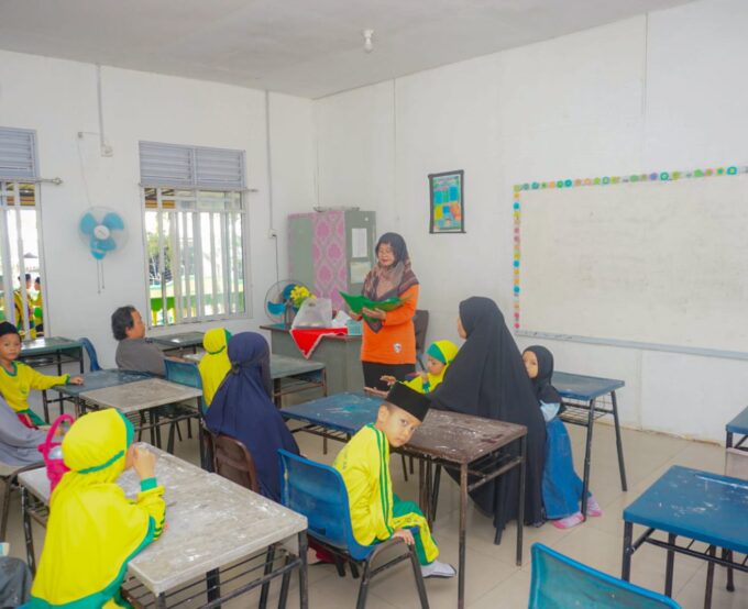 Pengambilan Rapot Tengah Semester Ganjil MI Raudlatul Qur’an Batam Pengambilan Rapot Tengah Semester Ganjil MI Raudlatul Qur’an Batam