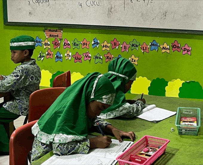 Belajar Menyenangkan di Kelas Hijau Ceria RA Raudlatul Qur’an Batam 01 Belajar Menyenangkan di Kelas Hijau Ceria RA Raudlatul Qur’an Batam 01