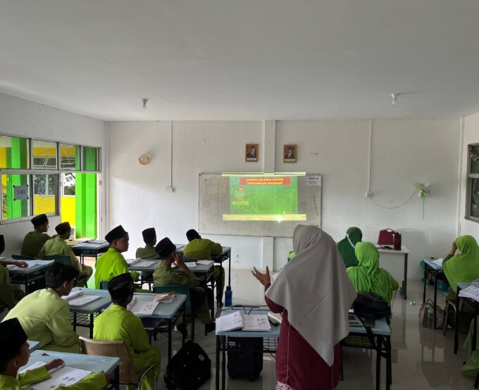 Ilmu yang Bermanfaat, Cahaya dalam Kehidupan Ilmu yang Bermanfaat, Cahaya dalam Kehidupan