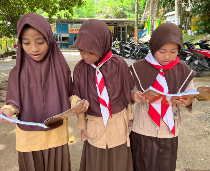 Ujian: Melatih Ilmu, Kejujuran, dan Kesungguhan Siswa Ujian: Melatih Ilmu, Kejujuran, dan Kesungguhan Siswa