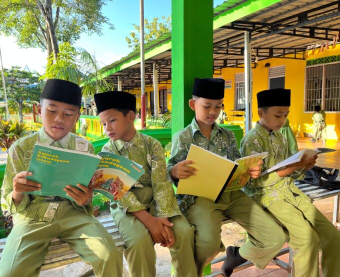 Semangat Membaca, Jalan Menuju Cahaya Ilmu Semangat Membaca, Jalan Menuju Cahaya Ilmu