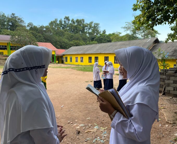 Menumbuhkan Semangat Belajar dan Ukhuwah di MTs Raudlatul Qur’an Batam Menumbuhkan Semangat Belajar dan Ukhuwah di MTs Raudlatul Qur’an Batam