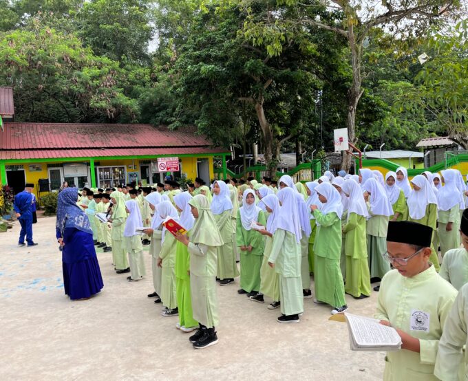 MI Raudlatul Qur’an Batam Tanamkan Semangat Qur’ani dan Disiplin Sejak Dini MI Raudlatul Qur’an Batam Tanamkan Semangat Qur’ani dan Disiplin Sejak Dini