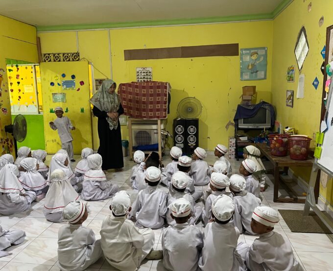 Menanam Nilai Keikhlasan Lewat Sedekah Tersembunyi Menanam Nilai Keikhlasan Lewat Sedekah Tersembunyi