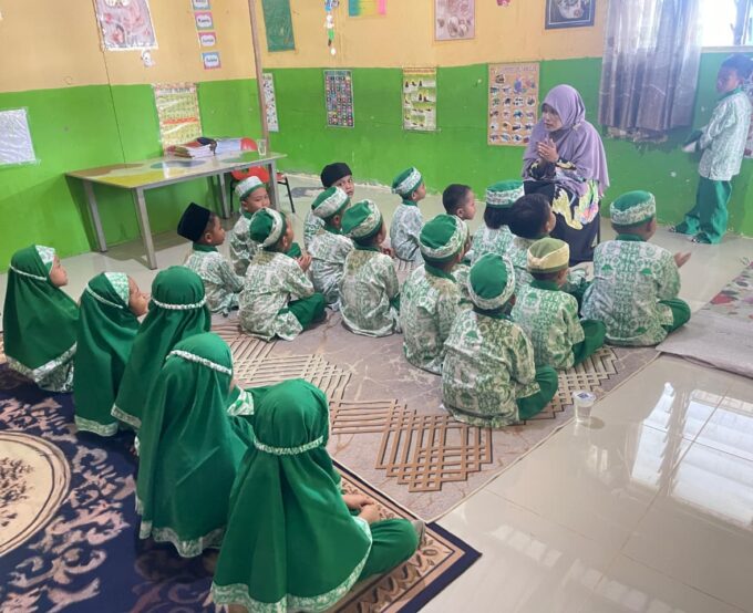 Melatih Kemandirian Sejak Dini di RA Raudlatul Qur’an 2 Sagulung Batam Melatih Kemandirian Sejak Dini di RA Raudlatul Qur’an 2 Sagulung Batam
