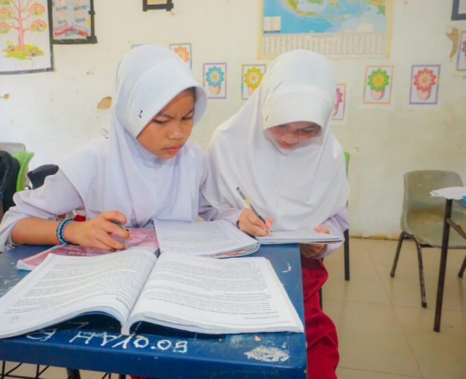 Menulis, Mengikat Ilmu dan Melatih Pikiran Menulis, Mengikat Ilmu dan Melatih Pikiran