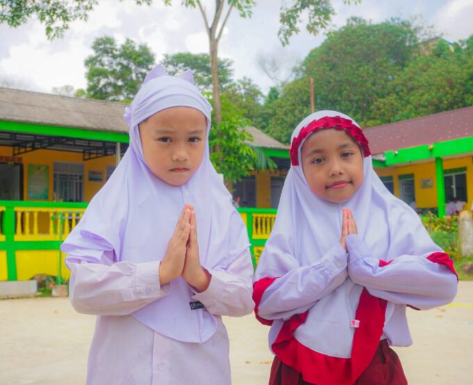 Menanamkan Adab dan Semangat Belajar Sejak Dini di MI Raudlatul Qur’an Batam Menanamkan Adab dan Semangat Belajar Sejak Dini di MI Raudlatul Qur’an Batam