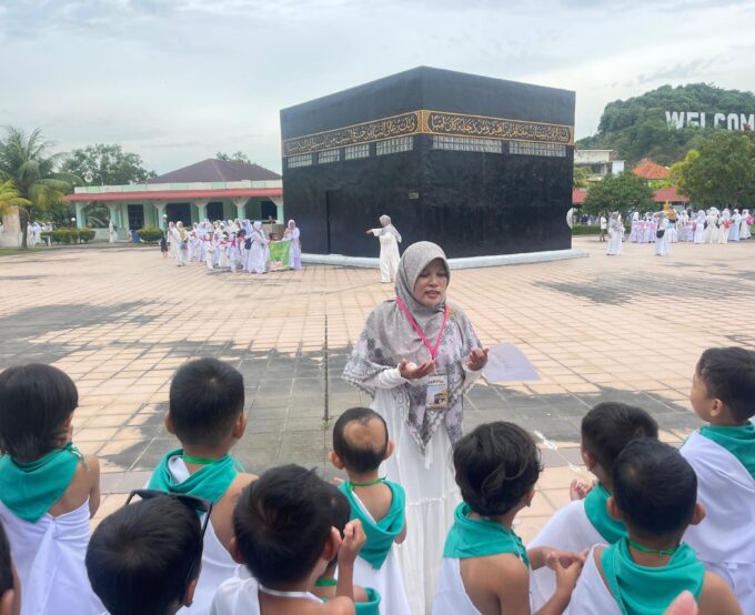 RA Raudlatul Qur’an 2 Sagulung Batam Gelar Pembelajaran Manasik Haji di Asrama Haji Batam RA Raudlatul Qur’an 2 Sagulung Batam Gelar Pembelajaran Manasik Haji di Asrama Haji Batam