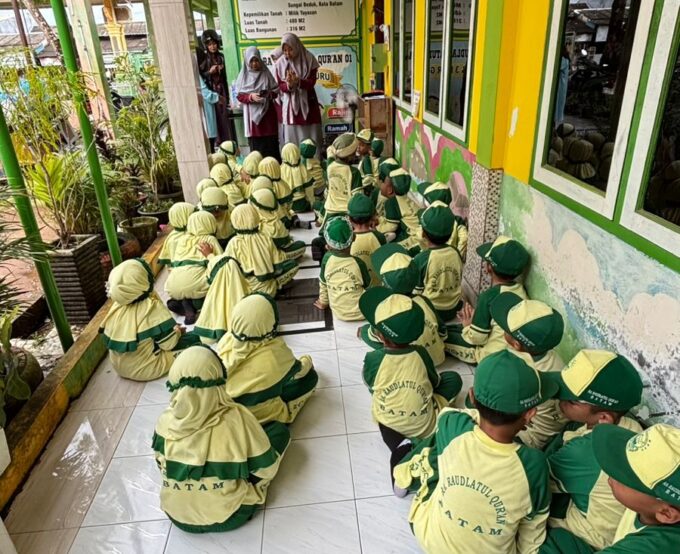 Belajar Minum Jamu di RA Raudlatul Qur’an 01 Batam — Menanamkan Cinta pada Kesehatan dan Tradisi Sejak Dini Belajar Minum Jamu di RA Raudlatul Qur’an 01 Batam — Menanamkan Cinta pada Kesehatan dan Tradisi Sejak Dini