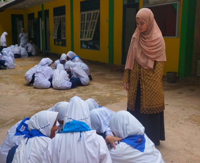 Pembelajaran Interaktif PMI MTs Raudlatul Qur’an Batam: Mengasah Kerjasama dan Kepedulian