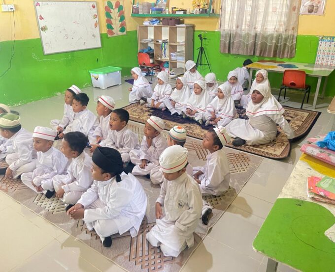 Menanamkan Nilai Keislaman Sejak Usia Dini Menanamkan Nilai Keislaman Sejak Usia Dini