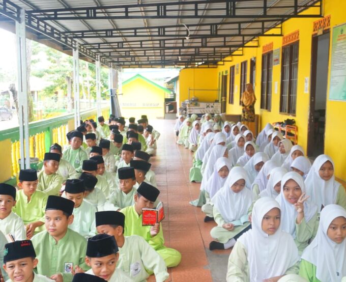 Indahnya Pagi dengan Al-Qur’an, Rutinitas Siswa MI Raudlatul Qur’an Batam Indahnya Pagi dengan Al-Qur’an, Rutinitas Siswa MI Raudlatul Qur’an Batam