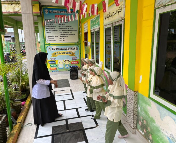 Tari Massal “Sri Gemilang” RA Raudlatul Qur’an 01 Batam Siap Meriahkan Pembukaan Porseni 2025 Tari Massal “Sri Gemilang” RA Raudlatul Qur’an 01 Batam Siap Meriahkan Pembukaan Porseni 2025