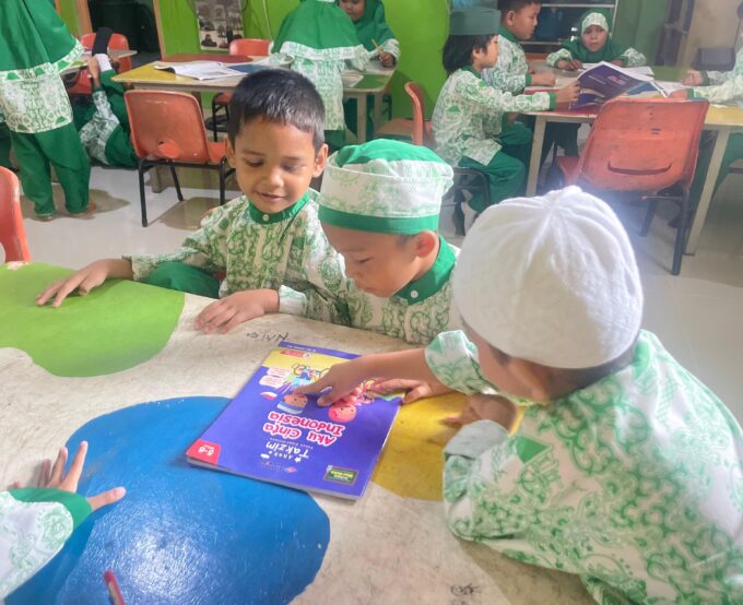 Belajar dengan Ceria di RA Raudlatul Qur’an 2 Sagulung Batam Belajar dengan Ceria di RA Raudlatul Qur’an 2 Sagulung Batam