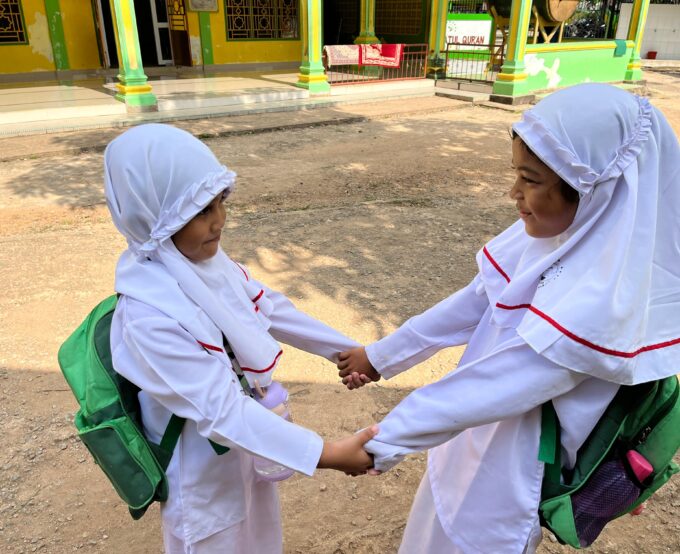 13 Cara Mendidik Anak agar Mandiri dan Berani Sejak Kecil