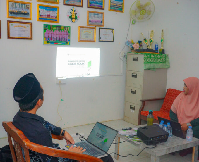 Kunjungan pengawas Kemenag kota batam ke Yayasan Raudlatul Qur’an untuk Pembinaan dan Penguatan Implementasi Program ENGLISH FOR SCHOOL di MI dan MTs RQ