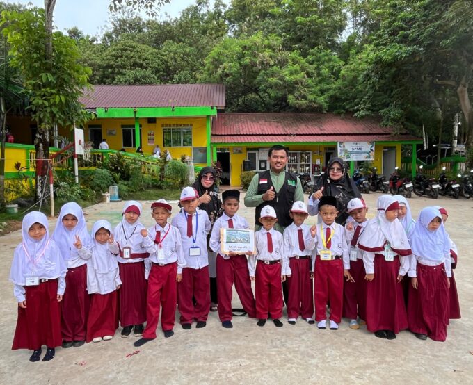 MI Raudlatul Qur’an Batam Peduli: Siswa Salurkan Donasi untuk Bencana di Sumatra