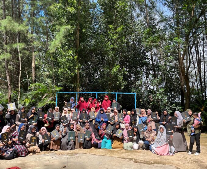 Penerimaan Rapor RA Raudlatul Qur’an 01 Batam Digelar di Dinos Gate