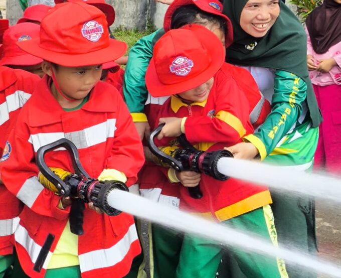 Field Trip Edukatif RA Raudlatul Qur’an 2 Sagulung Batam ke Dinas Pemadam Kebakaran BP Batam