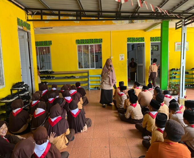 MI Raudlatul Qur’an Laksanakan Kegiatan Pemberian Kosa Kata untuk Meningkatkan Kemampuan Bahasa Siswa