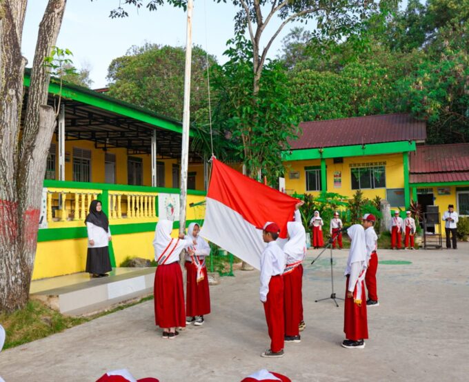 MI Raudlatul Qur’an Laksanakan Upacara Bendera sebagai Wujud Penanaman Nilai Nasionalisme