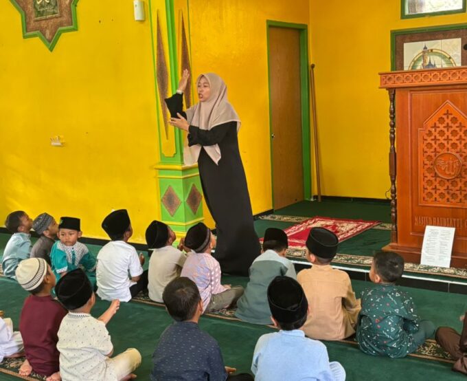 Penanaman Pondasi Islami Sejak Dini di RA Raudlatul Qur’an 01 Batam Melalui Kegiatan pembelajaran di sekolah