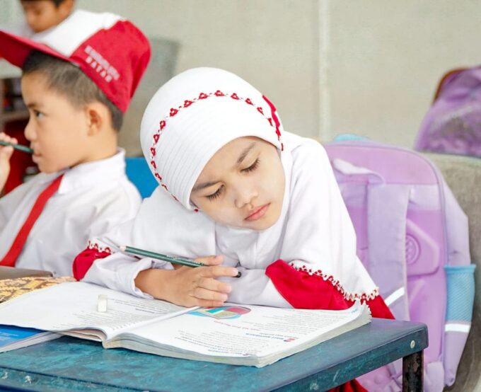 Membangun Generasi Berkarakter melalui Budaya Belajar di MI Raudlatul Qur’an Batam