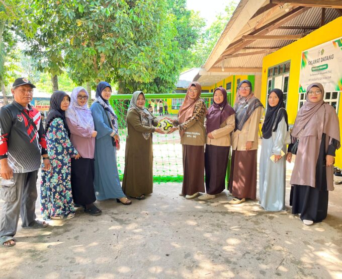 Langkah Kecil, Dampak Besar: Wali Murid Wakafkan Gawang Sepak Bola untuk MTs Raudlatul Qur’an Batam