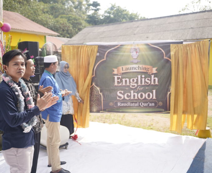 Program English For School MI & MTs Raudlatul Qur'an Batam Resmi Diluncurkan