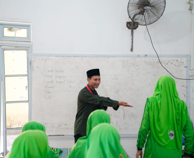 MTs Raudlatul Qur'an Batam Terapkan Simulasi Interaktif dalam Pembelajaran Bahasa Inggris