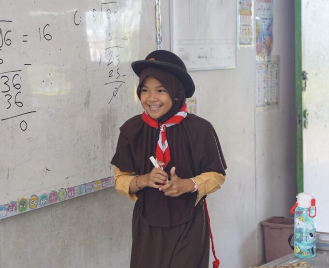 Belajar Matematika Jadi Lebih Seru, Siswa MI Raudlatul Qur’an Batam Aktif Berlatih Pembagian