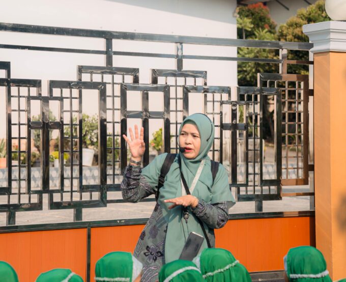 Mengenal Lingkungan Sekolah, Membangun Semangat Belajar Sejak Dini