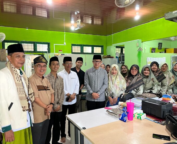 Kunjungan Wamendagri dan Wali Kota Batam ke Yayasan Raudlatul Qur’an Batam