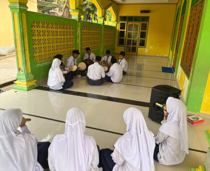 Persiapan PORSENI, Siswa MTs Raudlatul Qur’an Batam Latihan Hadroh