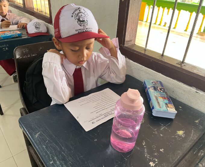 Mengukur Pemahaman dan Hasil Belajar, Hari Pertama PTS di MI Raudlatul Qur’an Batam Berlangsung Tertib dan Penuh Semangat