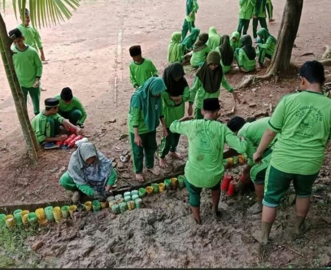 Belajar Pencemaran Lingkungan, Siswa MTs Raudlatul Qur’an Batam Diajak Menumbuhkan Kepedulian terhadap Alam